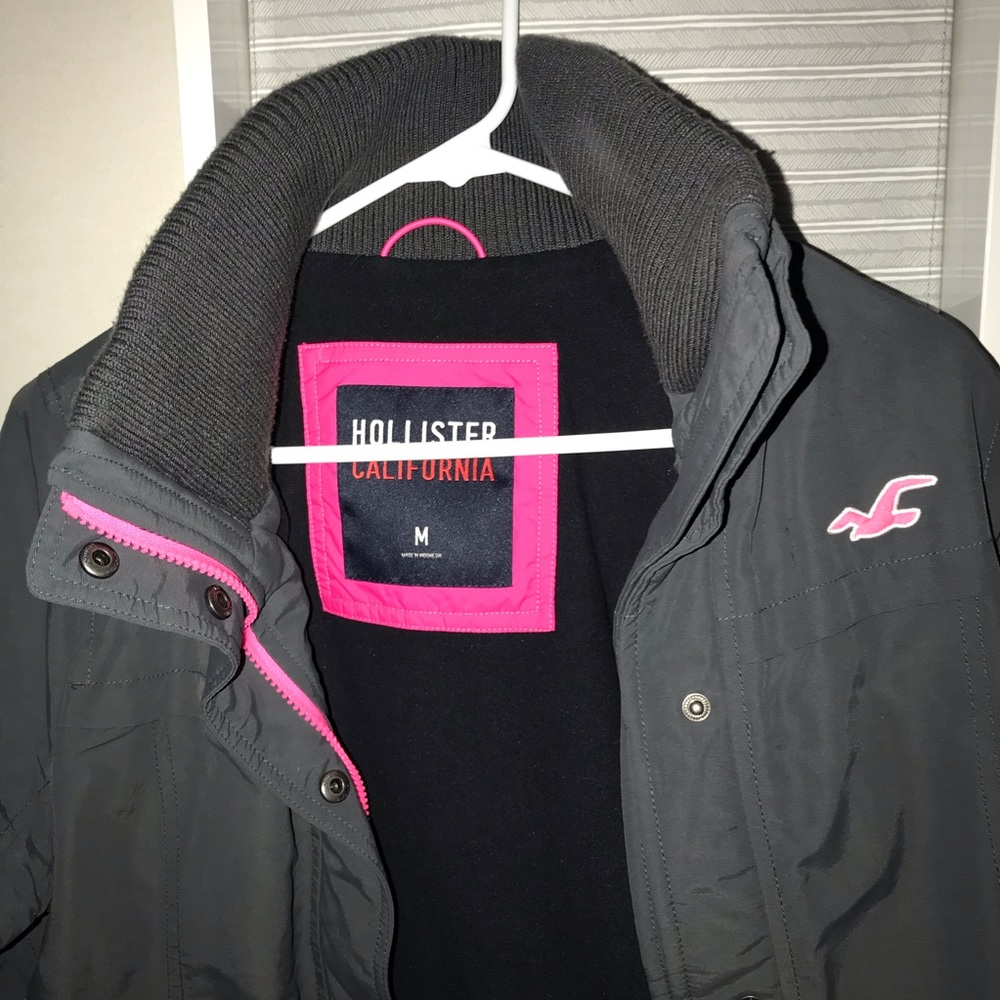 GREAT HOLLISTER WINTER COAT! GREY!! Size medium - Picture 3 of 6